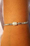 IKAT-ARMBAND MIT RUNDEN SÜSSWASSERPERLEN