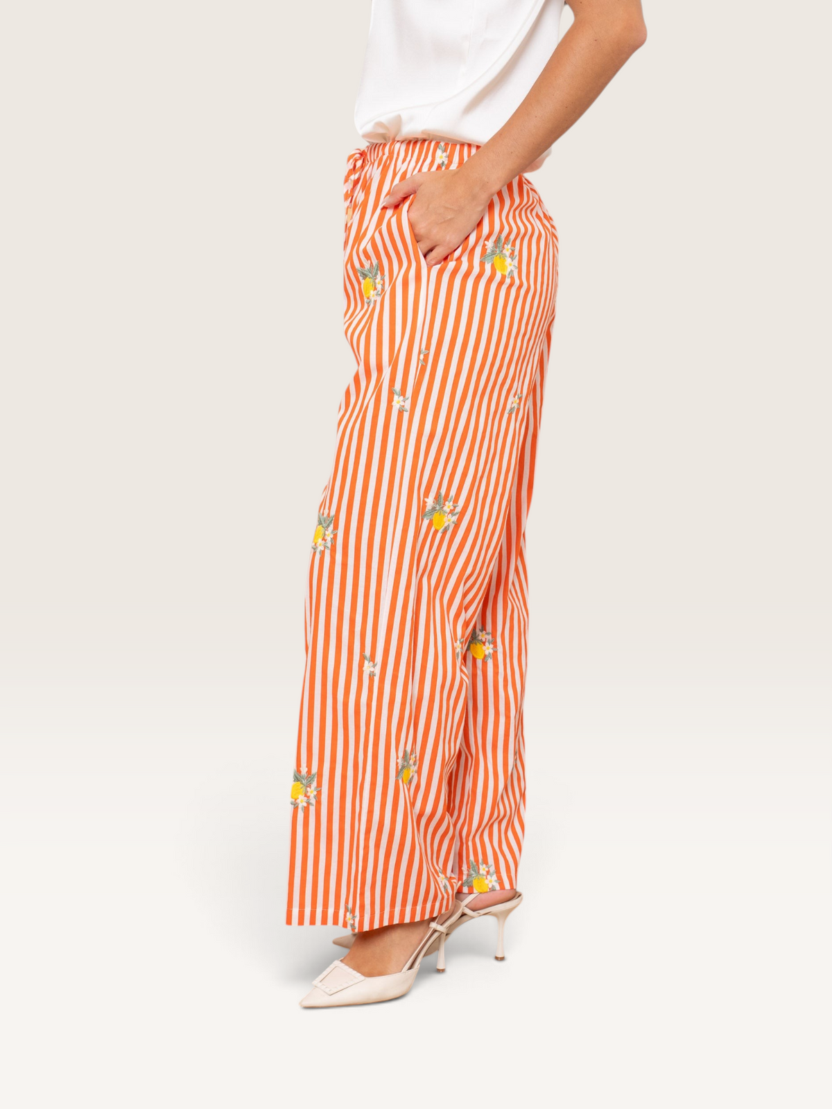 Pantalon Sable_blanc_collection Kilky en coton rayé orange et blanc avec motif citrons et taille élastique