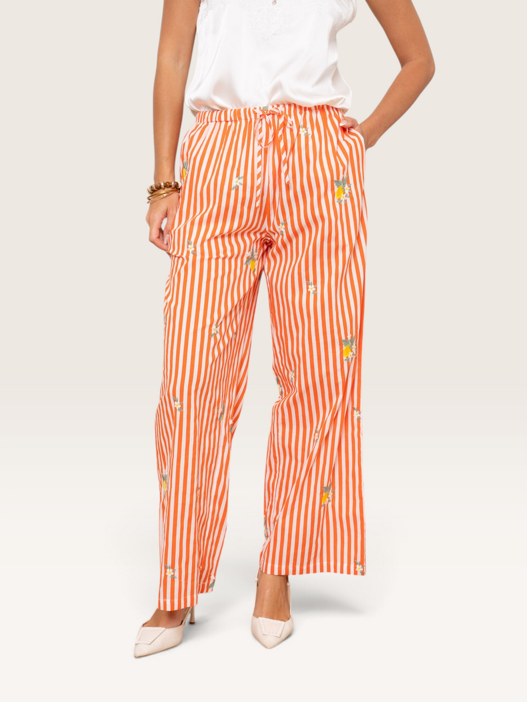 Pantalon Kilky Sable_blanc_collection en coton orange et blanc à rayures avec motif citron et taille élastique