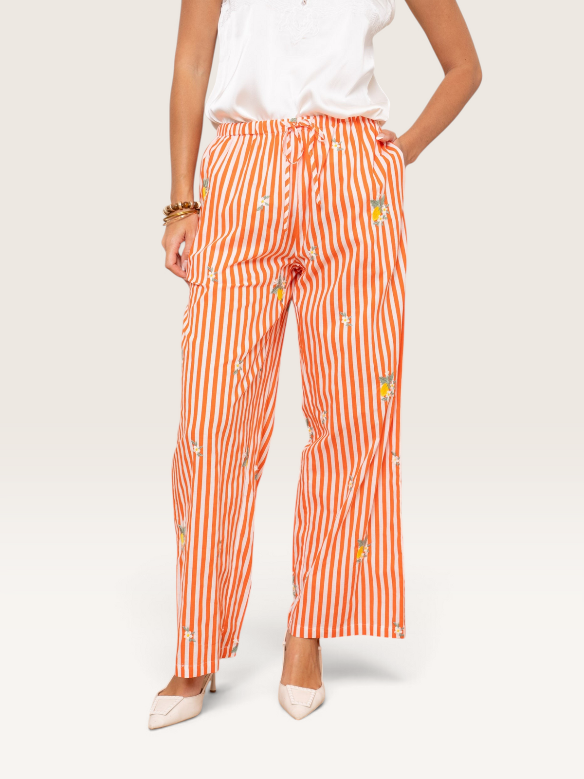 Pantalon Kilky Sable_blanc_collection en coton orange et blanc à rayures avec motif citron et taille élastique