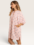 Robe courte Kilky Sable_blanc_collection à rayures roses et fleurs bleues, manches bouffantes et poches latérales